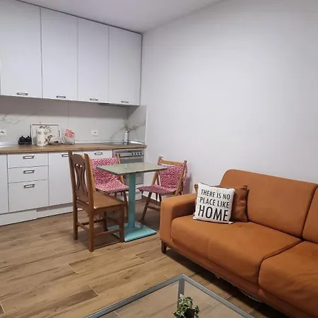 Lalas 2 Apartment