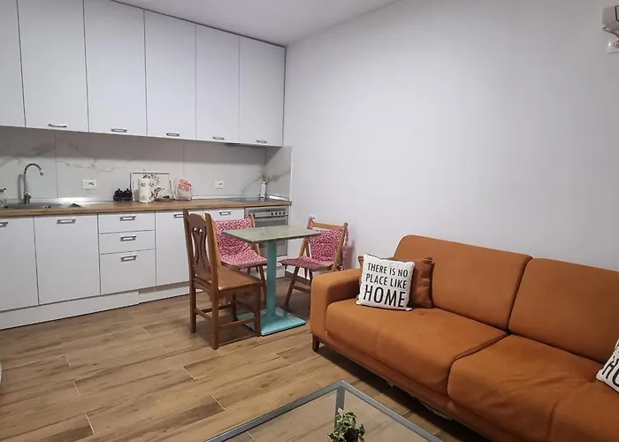 Lalas 2 Apartment